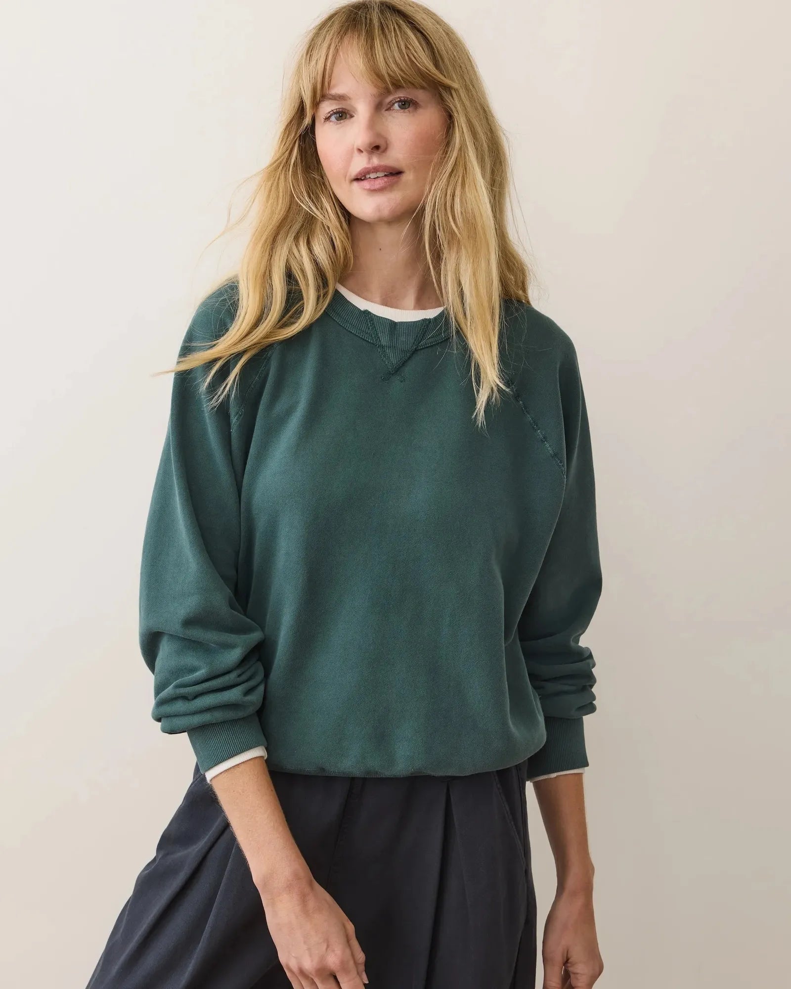 Custom cotton-blend women's raglan fleece sweatshirt - 1